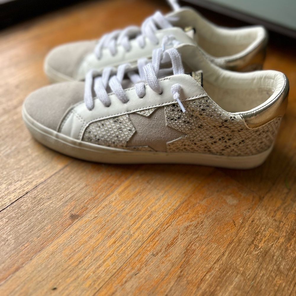 Vintage Havana White and Silver Athletic Shoes